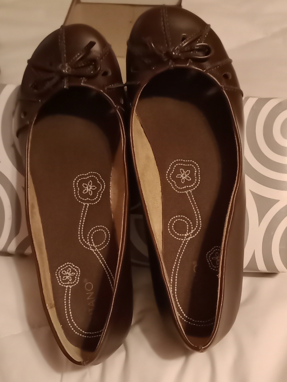 New In Box Gitano Brown Ballet Flats Size 8.5 with Bow Detail